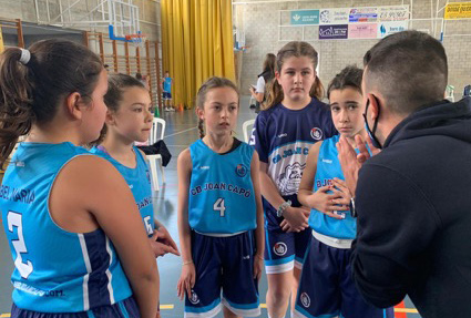 Un parell de jugadores del Premini femení, aquest dissabte disputant el Run&Gun a Felanitx