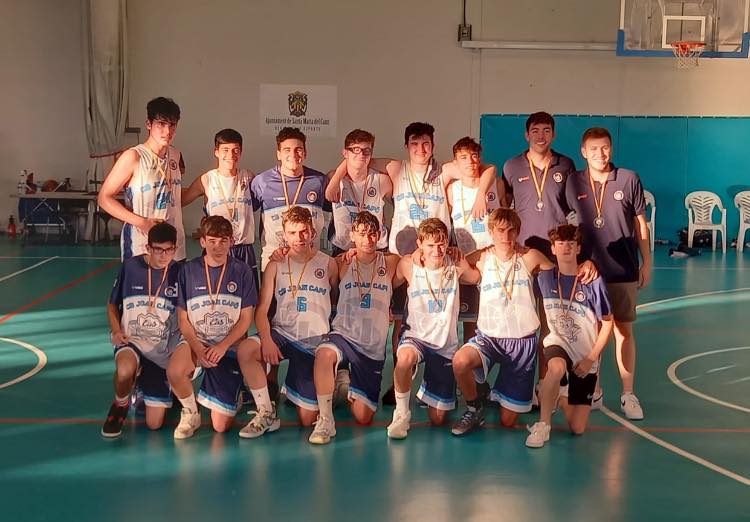 El Cadet masculí, després de guanyar la final de Preferent a Santa Maria