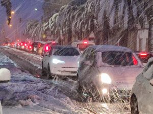 L’Avinguda República Argentina, col·lapsada mentre nevava