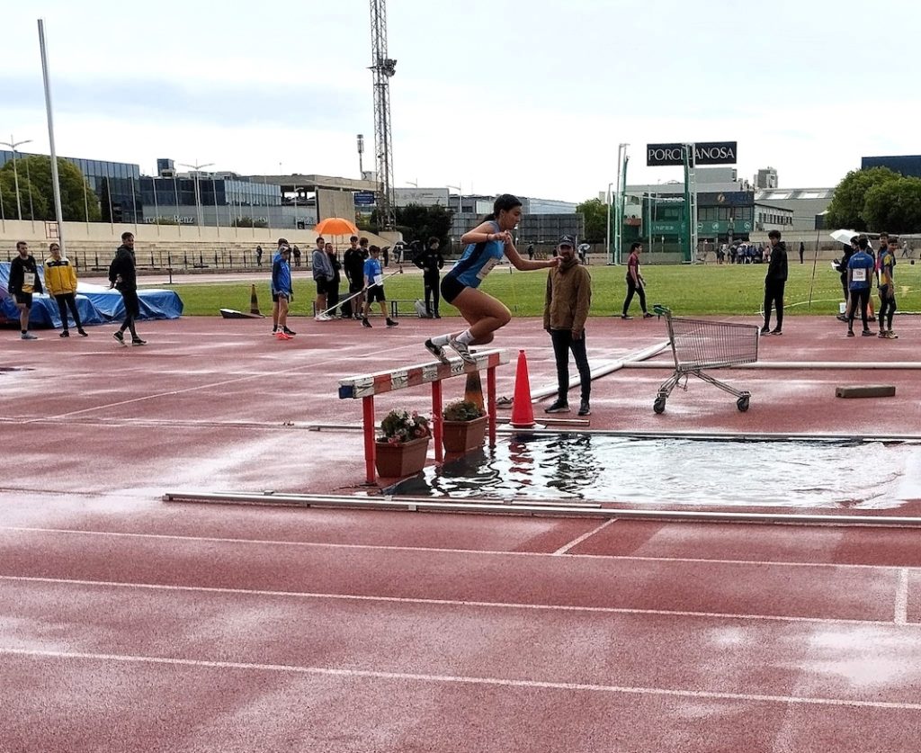 Khadija Aouaj a la prova de 1.500 metres obstacles